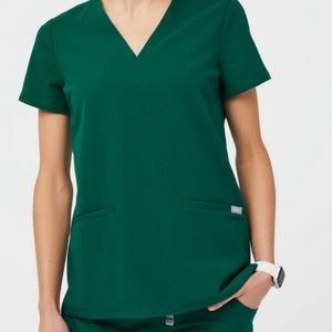 Hunter Green FIGS Casma top size M